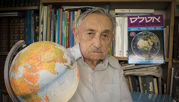 Unveiling of the collection of the atlas of Avraham-Ya'akov and Moshe Brawer donated to the library of the Department of Geography and the Human Environment